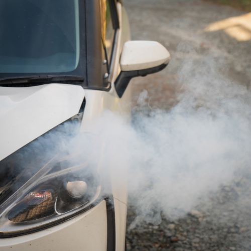 ¿Por qué se recalienta el motor del coche en verano?